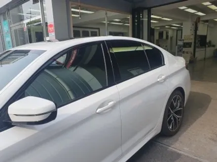 대구 달서구 BMW G30 BMW5시리즈 G바디 로얄시리즈 701 반사필름 전체 재시공 [썬루프 까지]