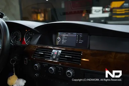 2009년 BMW E60후기형에  무선 카플레이, 안드로이드오토  & 순정형 후방카메라 까지 Get ! / 서울 구로구 구로동