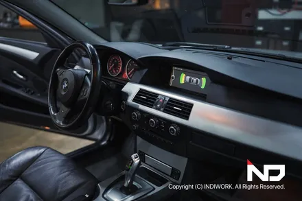 2009년 BMW E60 후기형에 무선 카플레이&안드로이드 오토 빌드 , ADD 트렁크 캐치형 후방 카메라 PGS 연동 / 서울 구로구 구로동