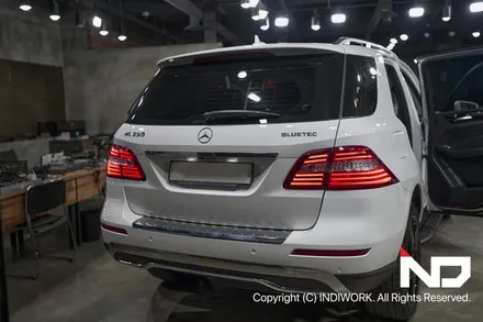 벤츠 ML350 (W166)  파손된 순정 리어모니터 수리복구 / 서울 구로구 구로동
