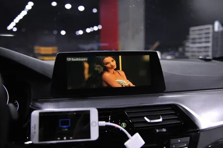 BMW G30 ID6  아이폰 미러링 By HDMI 비디오인터페이스 & Lightning AV Adapter / 서울 구로구 구로동