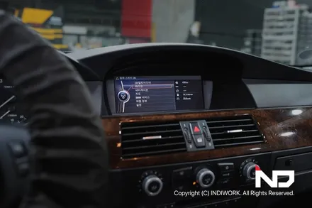 2009년 BMW E60후기형에  무선 카플레이, 안드로이드오토  & 순정형 후방카메라 까지 Get ! / 서울 구로구 구로동