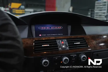2009년 BMW E60후기형에  무선 카플레이, 안드로이드오토  & 순정형 후방카메라 까지 Get ! / 서울 구로구 구로동