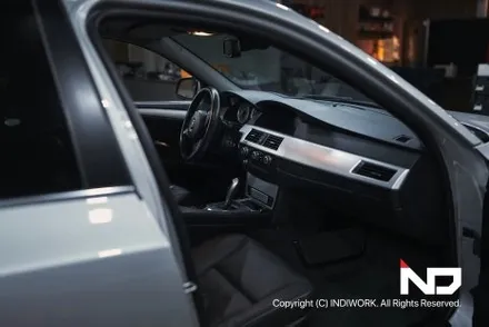 2009년 BMW E60 후기형에 무선 카플레이&안드로이드 오토 빌드 , ADD 트렁크 캐치형 후방 카메라 PGS 연동 / 서울 구로구 구로동