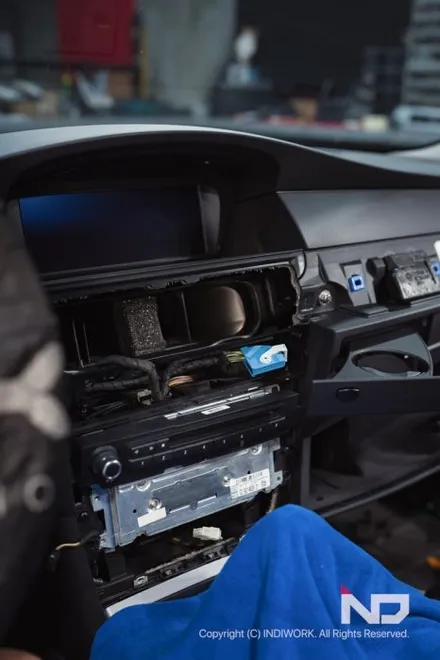 2009년 BMW E60 CIC 2세대 아이드라이브에 카플레이&안드로이드오토 , 순정형 후방카메라 빌드 업 !! / 서울 구로구 구로동