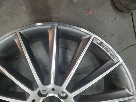 벤츠 e350 4matic 20인치 순정휠 블랙유광색상으로 휠복원진행 청주휠복원, 청주휠수리, 청주명품휠복원, 청주명품휠수리, 휠매니져, 휠매니저 / 청주시 서원구