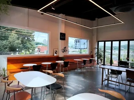 [공지] 화성시청 카페 신상 대형 남양카페 아지트.7 & 화성랩핑 튜닝샵 아지트클로버<자동차모임카페 바이크카페> / 경기 화성 남양