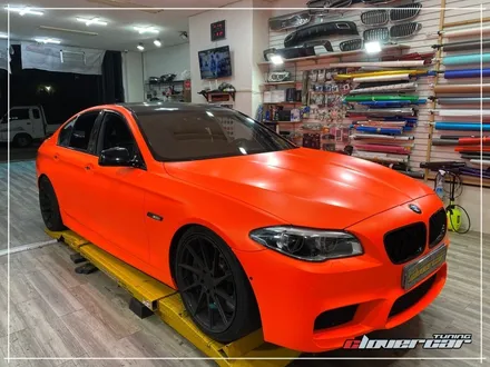 bmw F10 530i전체랩핑 3m 사틴네온오렌지랩핑 형광색래핑 시공 [ 안산랩핑 ] / 안산 상록구