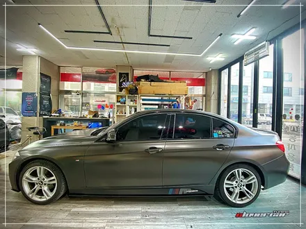 BMW m330i전체랩핑 에이버리 사틴다크바솔트전체래핑 [ 안산랩핑 ] 입니다. / 안산 상록구