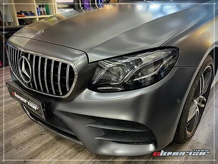 벤츠e350d랩핑 에이버리 사틴그레이메탈릭 전체래핑 .크롬죽이기 및 e63스타일리어디퓨져 머플러팁교체 [안산랩핑 ] 입니다 / 안산 상록구