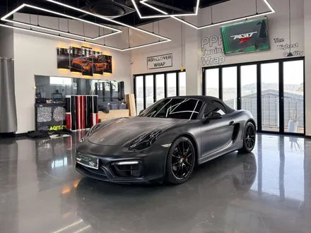 화성 남양 포르쉐 981 박스터 GTS 전체랩핑, 에이버리 다크옐로우 제거 후 3M 사틴블랙 재시공 / 경기 화성 남양