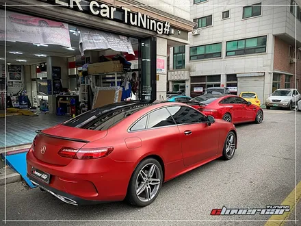 벤츠 e쿠페전체랩핑 사틴뱀파이어레드 전체래핑 시공 및 크롬딜리트 시공 [ 안산랩핑 ] / 안산 상록구
