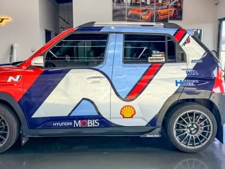 캐스퍼 실사랩핑 WRC 스타일 레이싱데칼 전체랩핑 시공 │ 캐스퍼N 디자인 광고랩핑 아지트클로버랩핑 [화성/남양] / 경기 화성 남양