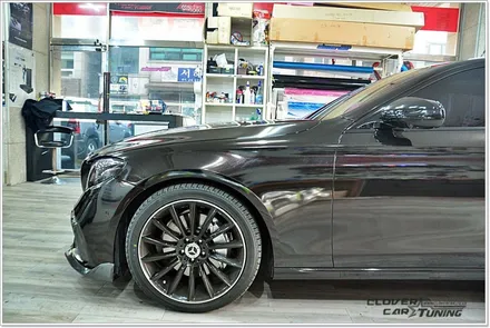벤츠 W213 E300전체랩핑 3m 유광엠버블랙전체랩핑 및 e63amg범퍼교체 크롬죽이기랩핑 [안산랩핑] 시공입니다 / 안산 상록구