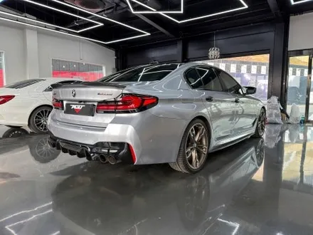 화성 남양 BMW M550i 전체랩핑 재시공, 무광 차콜메탈릭 제거 후 고광택 포르쉐 감성 GT실버 랩핑 + 3M 블랙유광 루프스킨 / 경기 화성 남양