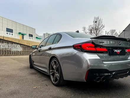 화성 남양 BMW M550i 전체랩핑 재시공, 무광 차콜메탈릭 제거 후 고광택 포르쉐 감성 GT실버 랩핑 + 3M 블랙유광 루프스킨 / 경기 화성 남양
