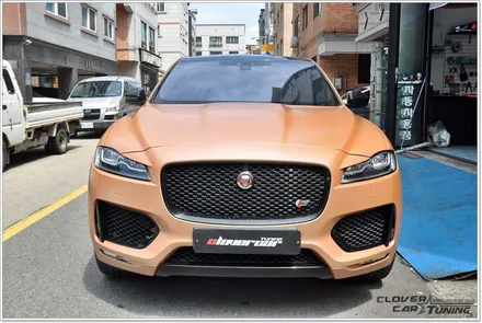 재규어F페이스전체랩핑 3m1080 사틴카라멜러스터전체랩핑 및 은색부위 블랙유광포인트랩핑 시공 [ 안산랩핑 ] 입니다. / 안산 상록구
