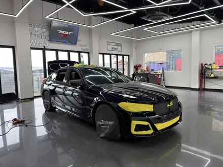 화성 남양 BMW M550i 전체랩핑 재시공, 무광 차콜메탈릭 제거 후 고광택 포르쉐 감성 GT실버 랩핑 + 3M 블랙유광 루프스킨 / 경기 화성 남양