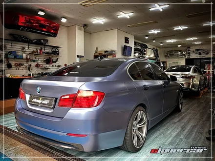 bmw528i전체랩핑 에이버리 사틴그레이블루메탈릭 전체래핑 시공 [ 안산랩핑 ] / 안산 상록구