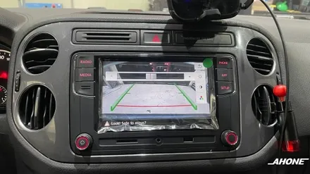 폭스바겐 구형 티구안 카플레이 사용 가능!! RCD330 Plus, 순정 후방 카메라 장착. / 경기 이천 부발