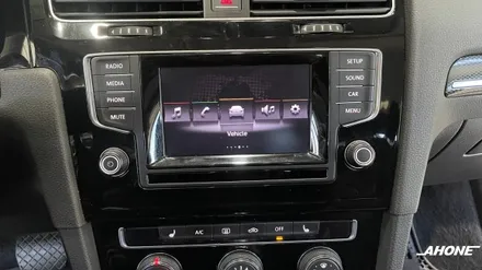 폭스바겐 골프7세대 1.6TDI 카플레이 MIB2.5 & 신형8인치 모니터, 터치 공조기, PAS폴딩 후방 카메라, 리어 USB 포트, GTI 터치 핸들 시공.