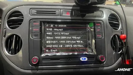 폭스바겐 구형 티구안 카플레이 사용 가능!! RCD330 Plus, 순정 후방 카메라 장착. / 경기 이천 부발
