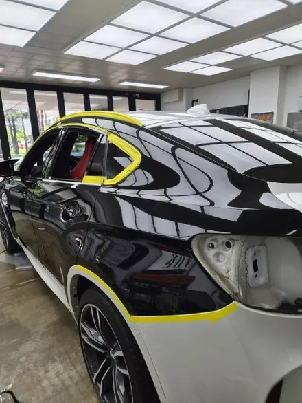 수원 랩핑, 유광 블랙은 실력을 숨길 수 없는 색입니다. BMW X6M 전체 랩핑. / 경기 화성