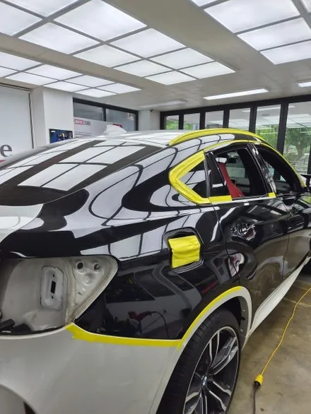 수원 랩핑, 유광 블랙은 실력을 숨길 수 없는 색입니다. BMW X6M 전체 랩핑. / 경기 화성