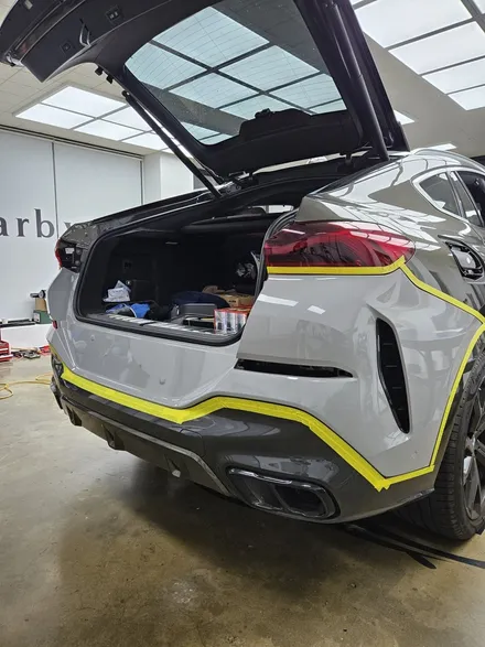 광교 랩핑, BMW X6 고광택 랩핑. 역동적인 매력을 가득 담은 사례. / 경기 화성