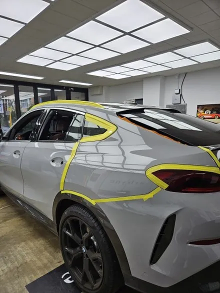 광교 랩핑, BMW X6 고광택 랩핑. 역동적인 매력을 가득 담은 사례. / 경기 화성