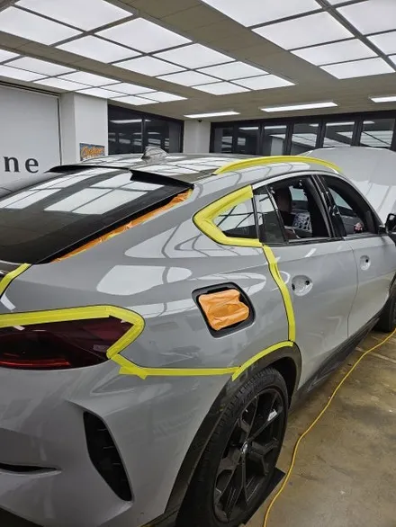 광교 랩핑, BMW X6 고광택 랩핑. 역동적인 매력을 가득 담은 사례. / 경기 화성