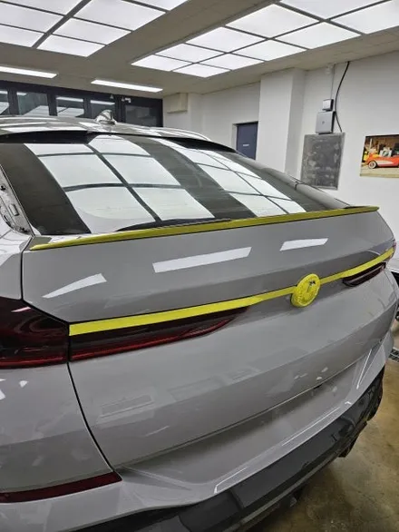 광교 랩핑, BMW X6 고광택 랩핑. 역동적인 매력을 가득 담은 사례. / 경기 화성