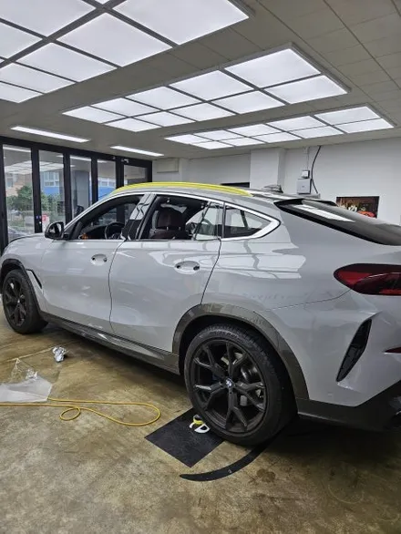광교 랩핑, BMW X6 고광택 랩핑. 역동적인 매력을 가득 담은 사례. / 경기 화성