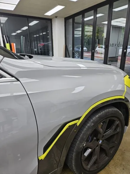 광교 랩핑, BMW X6 고광택 랩핑. 역동적인 매력을 가득 담은 사례. / 경기 화성