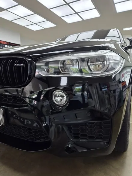 수원 랩핑, 유광 블랙은 실력을 숨길 수 없는 색입니다. BMW X6M 전체 랩핑. / 경기 화성