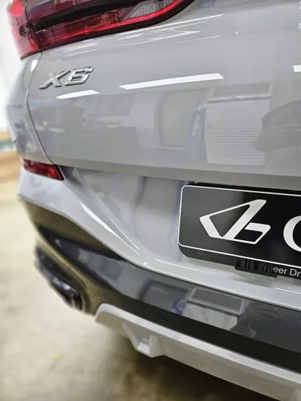 광교 랩핑, BMW X6 고광택 랩핑. 역동적인 매력을 가득 담은 사례. / 경기 화성