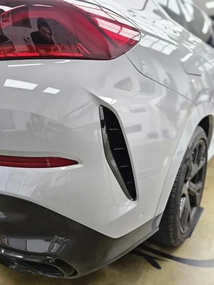 광교 랩핑, BMW X6 고광택 랩핑. 역동적인 매력을 가득 담은 사례. / 경기 화성
