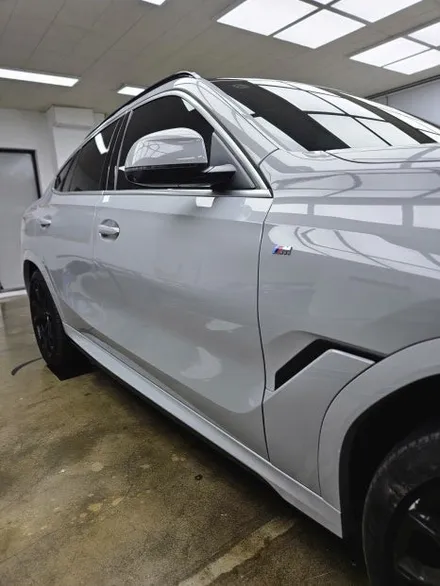 광교 랩핑, BMW X6 고광택 랩핑. 역동적인 매력을 가득 담은 사례. / 경기 화성