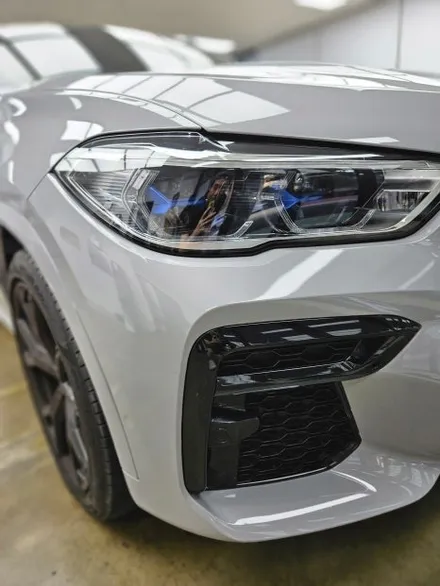 광교 랩핑, BMW X6 고광택 랩핑. 역동적인 매력을 가득 담은 사례. / 경기 화성