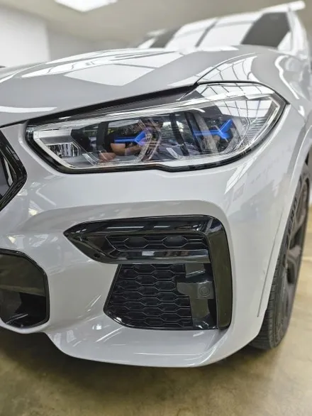 광교 랩핑, BMW X6 고광택 랩핑. 역동적인 매력을 가득 담은 사례. / 경기 화성