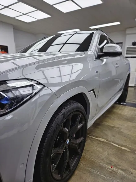 광교 랩핑, BMW X6 고광택 랩핑. 역동적인 매력을 가득 담은 사례. / 경기 화성