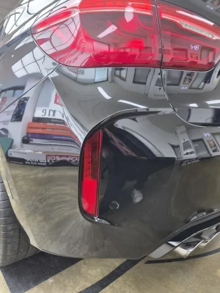 수원 랩핑, 유광 블랙은 실력을 숨길 수 없는 색입니다. BMW X6M 전체 랩핑. / 경기 화성