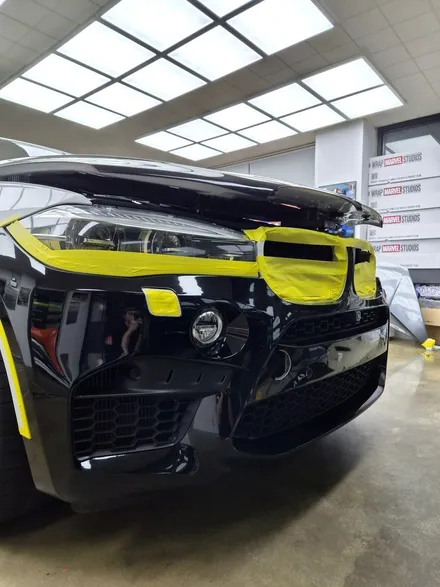 수원 랩핑, 유광 블랙은 실력을 숨길 수 없는 색입니다. BMW X6M 전체 랩핑. / 경기 화성