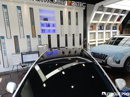 벤츠 E400 기존 루프스킨 제거후 파주 탑폴리에 루프스킨 시공. by 오토컷프로샵 파주점. / 고양 덕양구 동산동