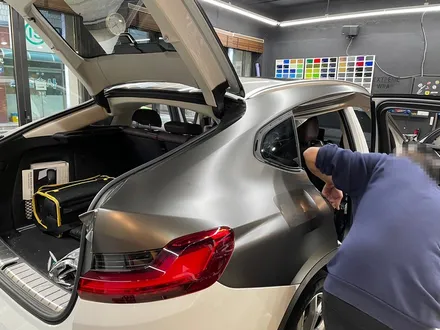 BMW X4 \'사틴 다크 바솔트\' 전체 랩핑 - 자동차 랩핑 비용 / 강남,개포,서초
