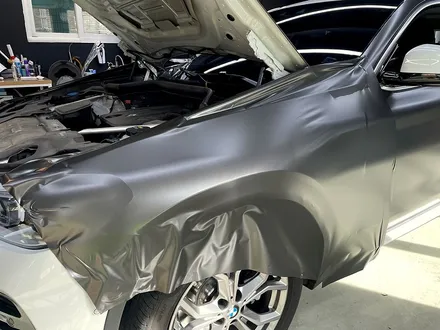 BMW X4 \'사틴 다크 바솔트\' 전체 랩핑 - 자동차 랩핑 비용 / 강남,개포,서초