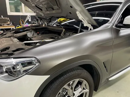 BMW X4 \'사틴 다크 바솔트\' 전체 랩핑 - 자동차 랩핑 비용 / 강남,개포,서초
