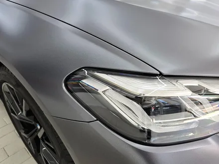 BMW 530i 반무광 사틴 다크 그레이 차량 전체 랩핑 / 강남,개포,서초