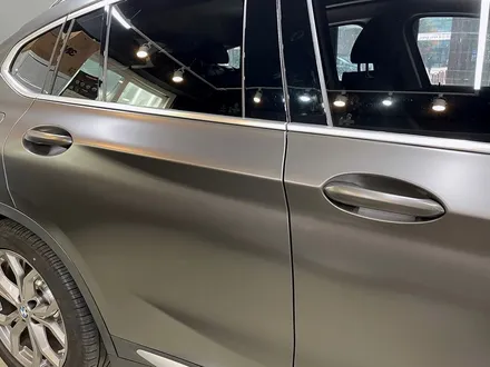 BMW X4 \'사틴 다크 바솔트\' 전체 랩핑 - 자동차 랩핑 비용 / 강남,개포,서초
