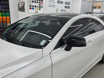 벤츠 CLS 사틴 펄 화이트 전체 랩핑으로 연식이 오래된 차량도 다시 깔끔하게!! / 서울 강남